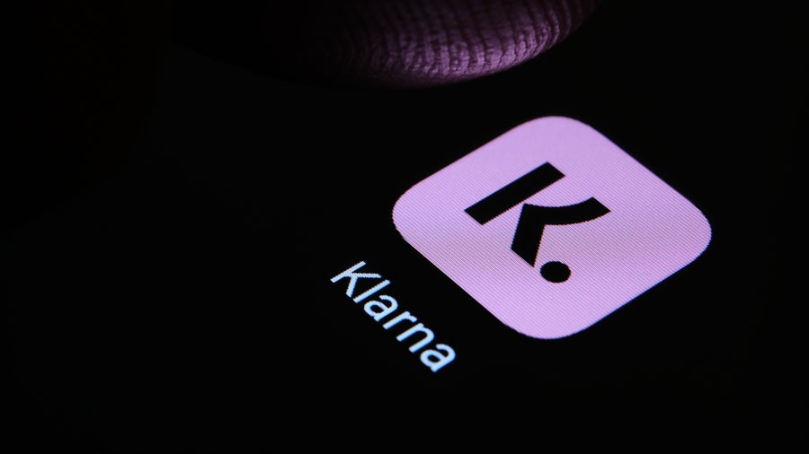 KI alleine reicht nicht: Klarna setzt wieder auf menschliche Kontakte im Kundendienst